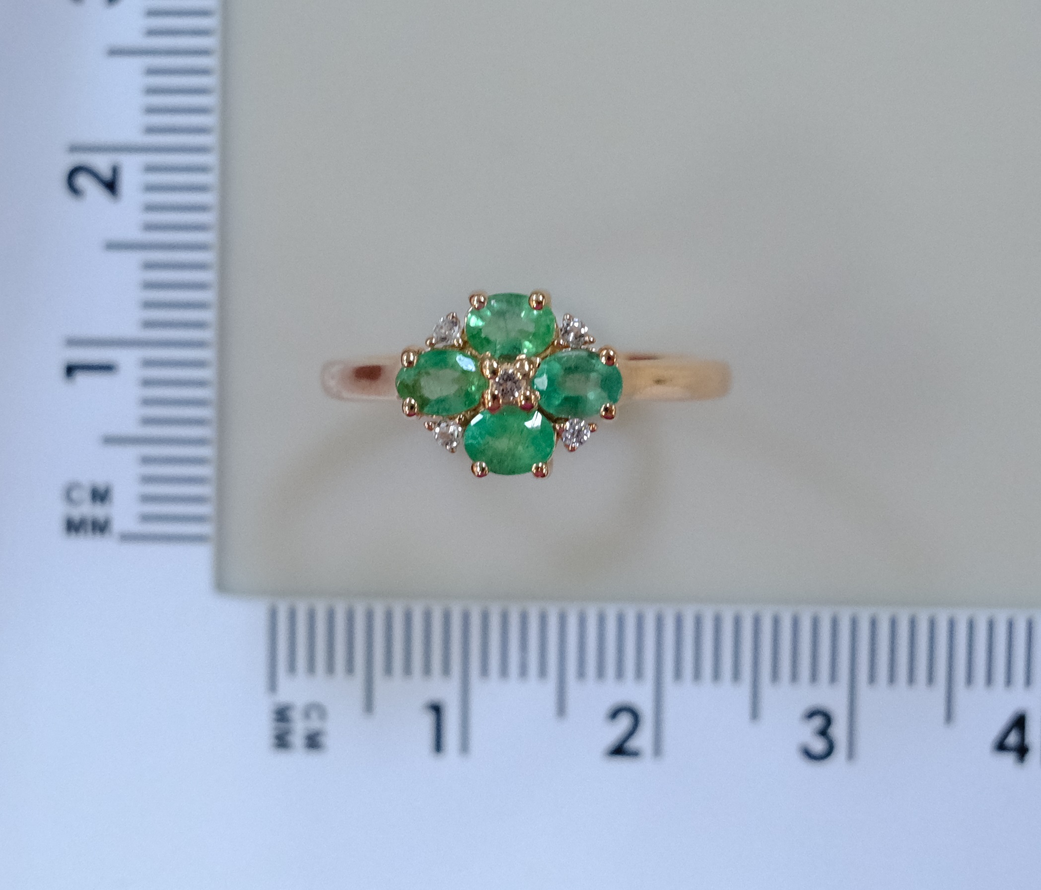 Серебряное кольцо с изумрудами